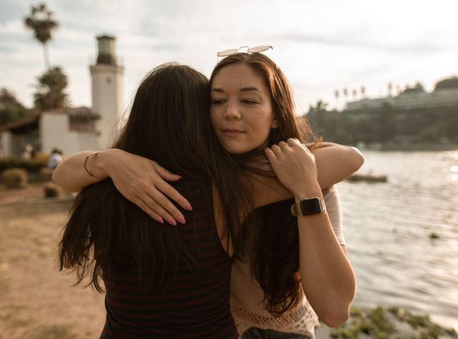 Online dating: starting a conversation on a niche platform