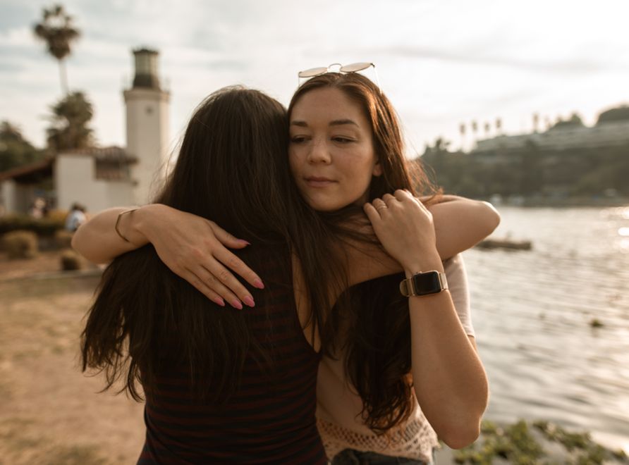 Online dating: starting a conversation on a niche platform