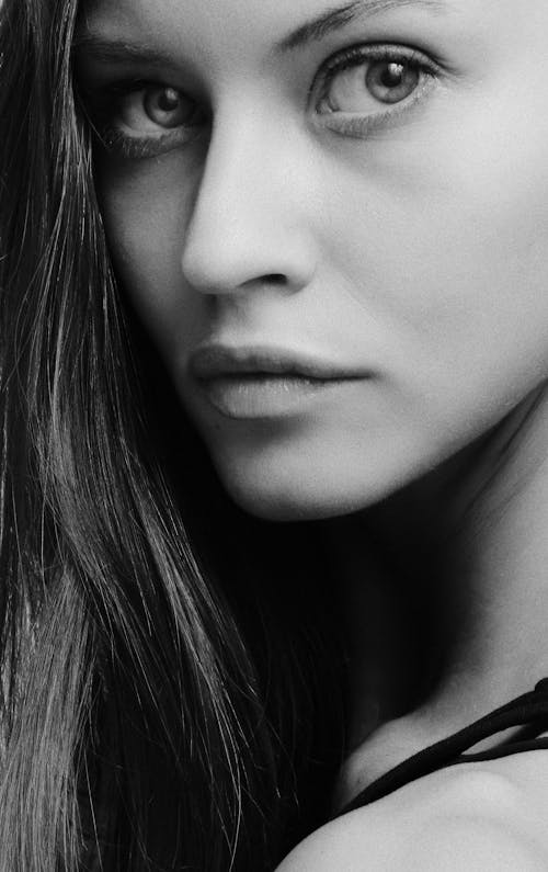 Free Grayscale Photo of a Woman's Face  Stock Photo