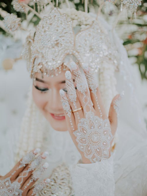 Foto profissional grátis de Asiático, branco, cortina