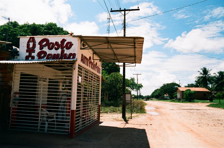 Shabby Street Auto Service In Village