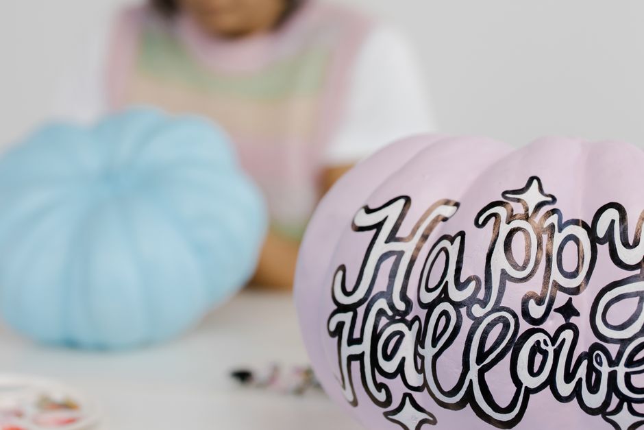 Top Paint Types for Vibrant and Durable Autumn Pumpkin Artistry