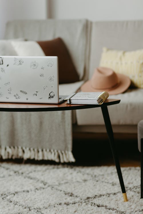 Papier D'imprimante Blanc Sur Table