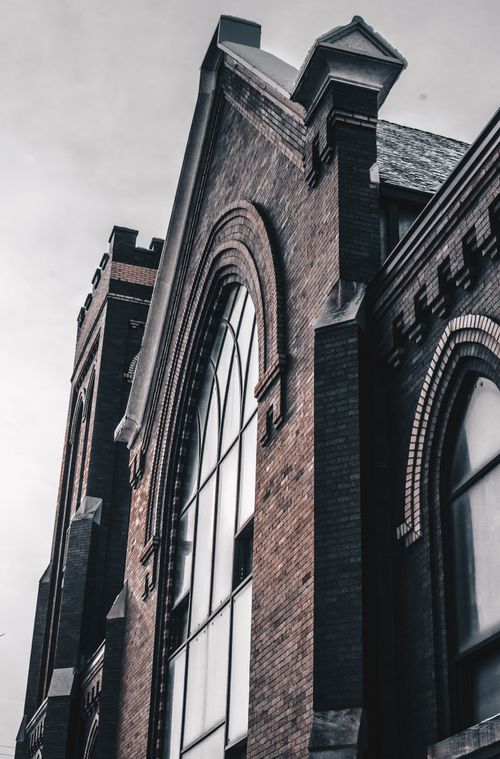 Free A striking image of a historic brick building with large arched windows in Chicago. Stock Photo