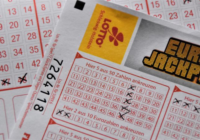 Online Casino: Spielautomaten und Live-Spiele im Überblick