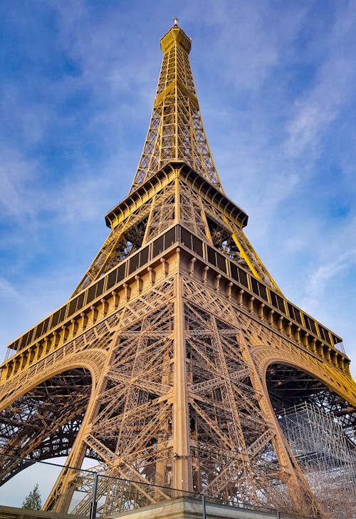 Gratis Foto stok gratis bidikan sudut sempit, langit biru, menara Eiffel Foto Stok