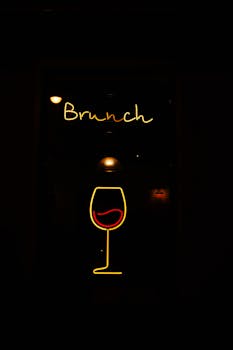 Vibrant neon brunch sign featuring a stylish wine glass design.