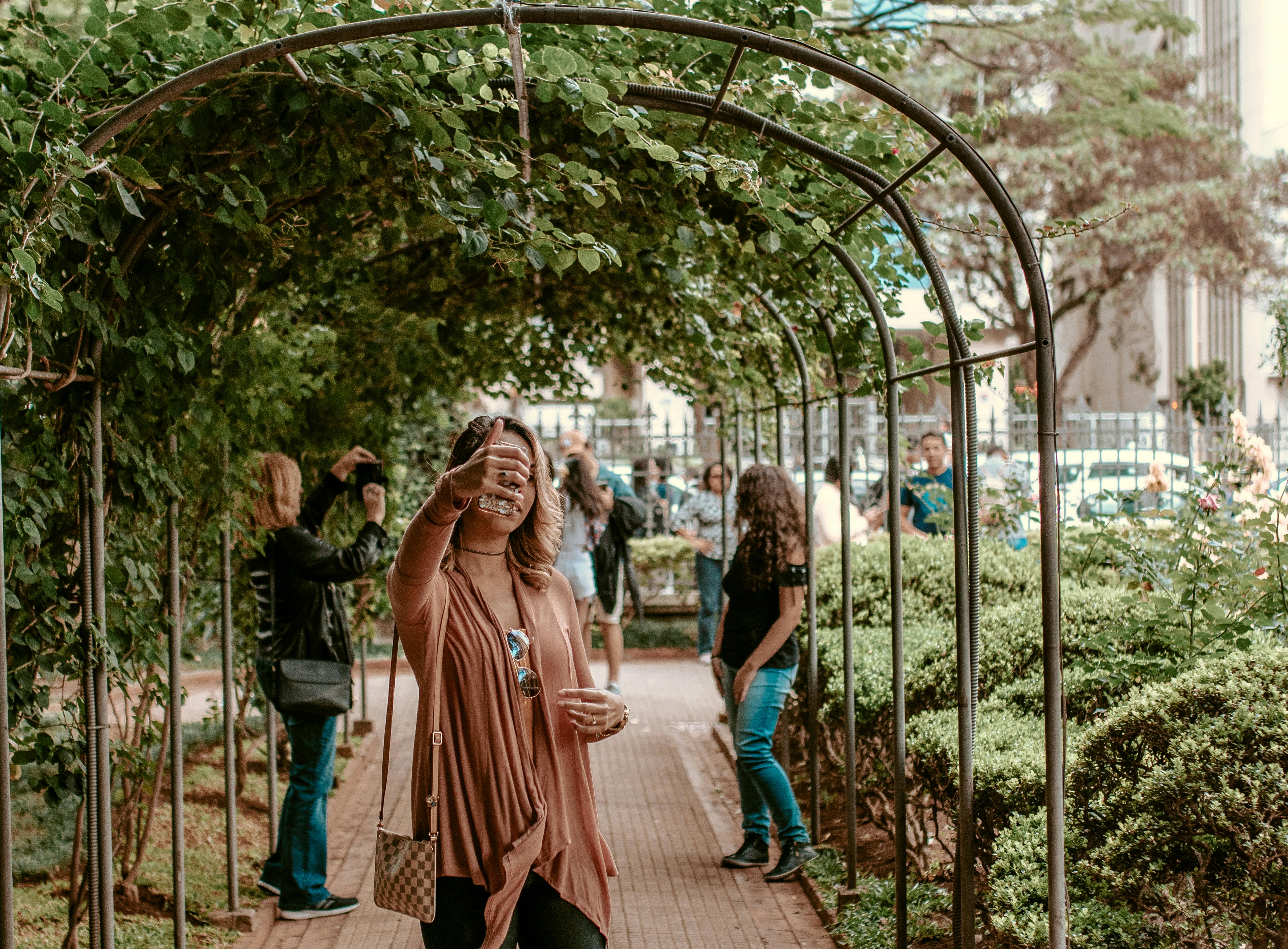 Gratis Immagine gratuita di abbigliamento casual, amici, arco Foto a disposizione