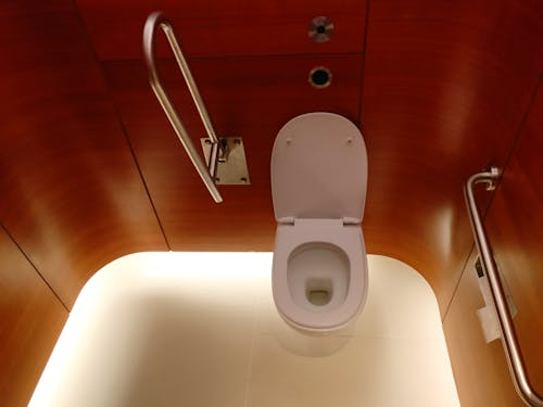 Darmowe zdjęcie z galerii z łazienka, publiczna toaleta, toaleta