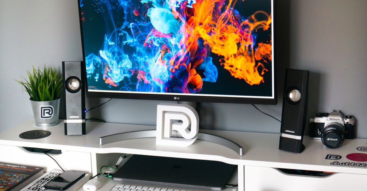 White Computer Set Up · Free Stock Photo