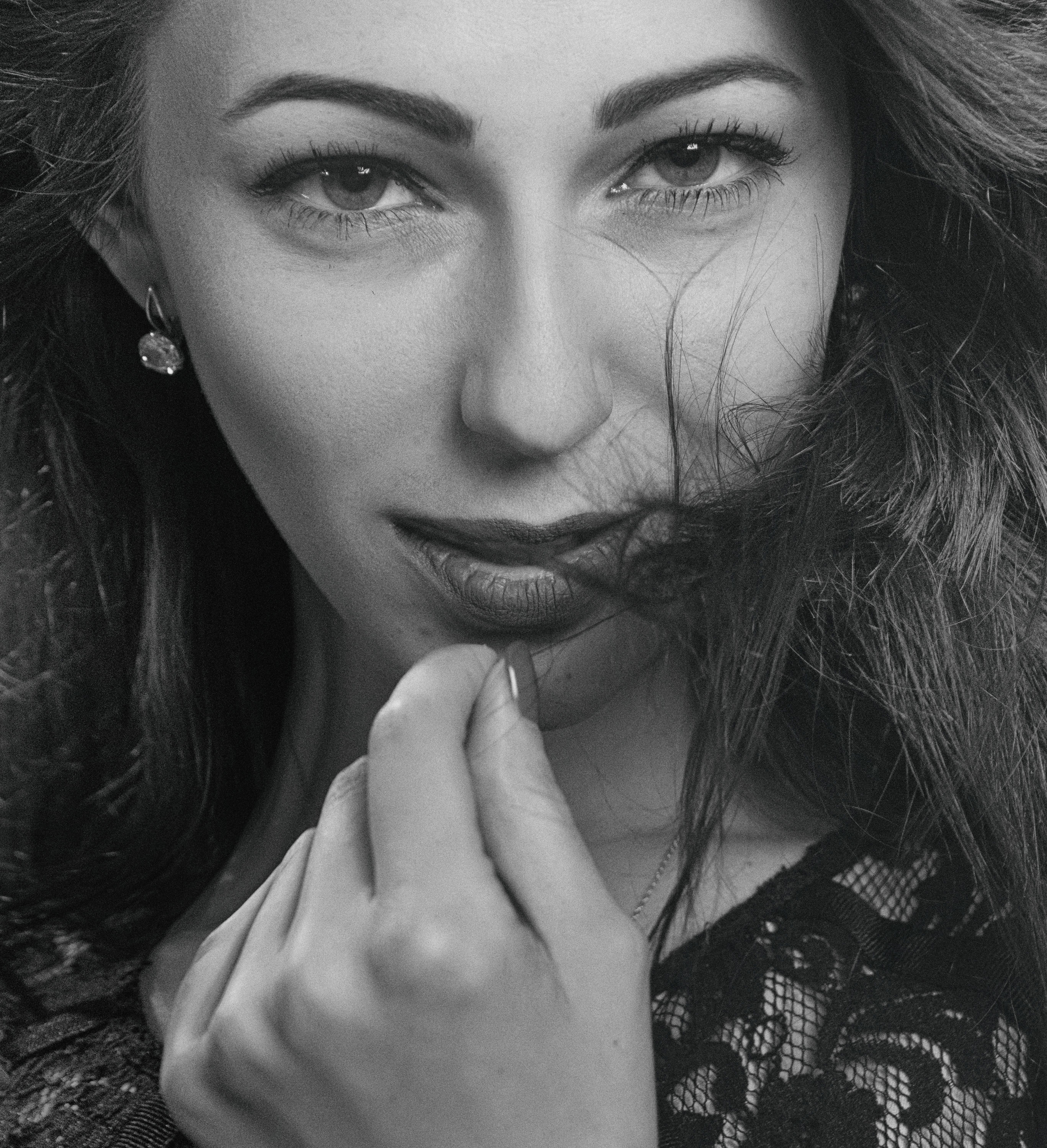 Portrait of a Woman in Black and White · Free Stock Photo