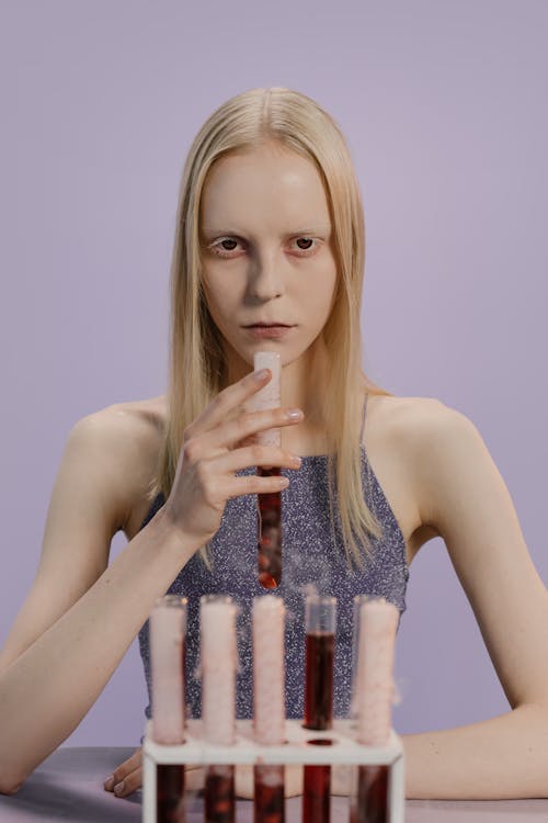 Бесплатное стоковое фото с блондинка, вампир, вертикальный выстрел