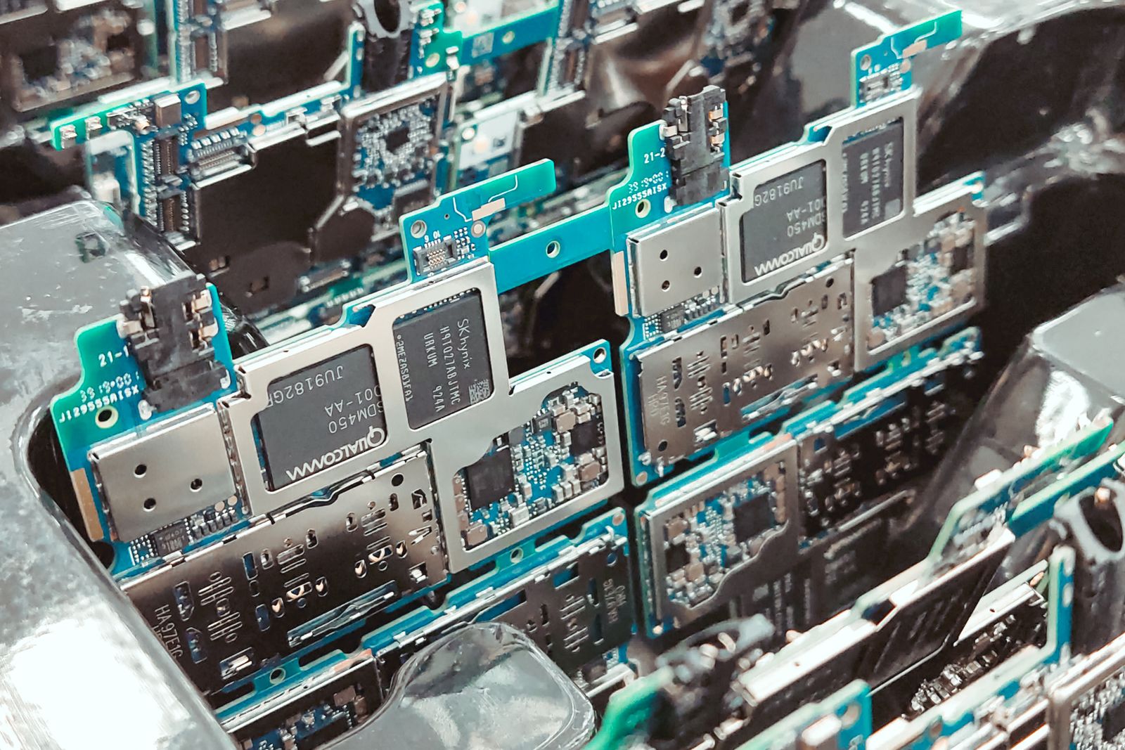 Connectors & Cable Assemblies