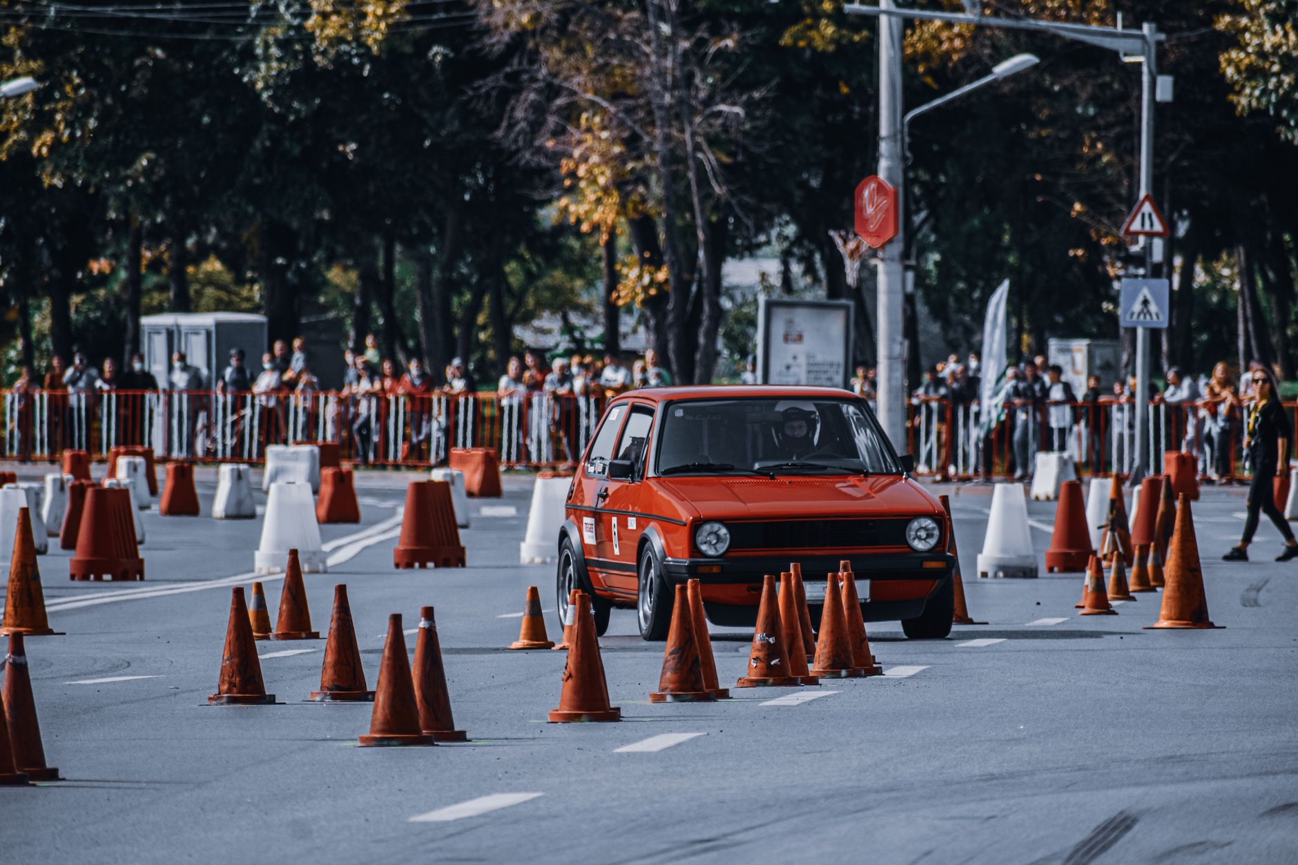 Minor de 14 ani fură mașina și provoacă accident în Neamț