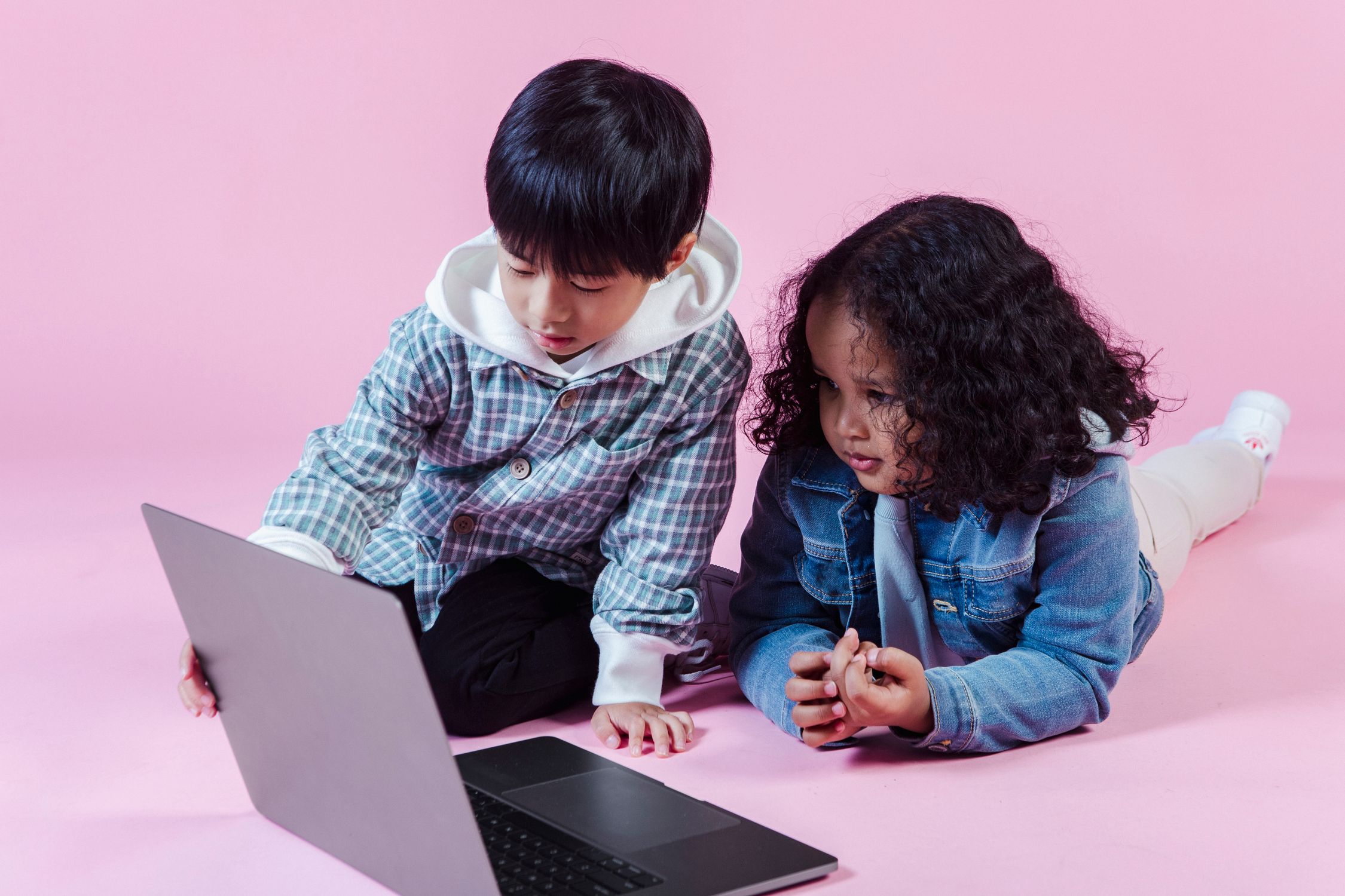Multiethnic kids watching computer in studio · Free Stock Photo