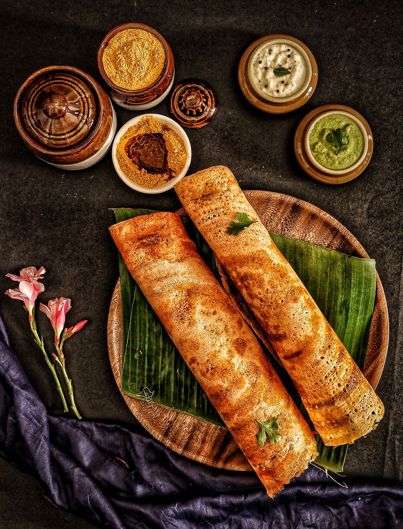 Crisp masala dosé served with fresh chutneys