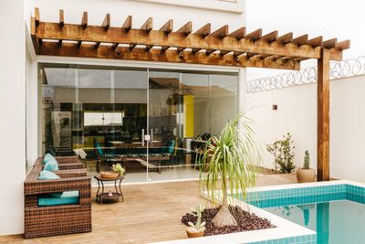 Terrassenüberdachung als Pergola aus Holz