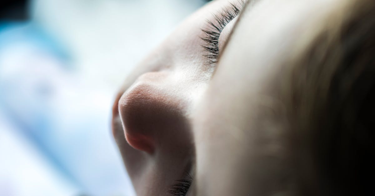 comment mettre des faux cils avec colle