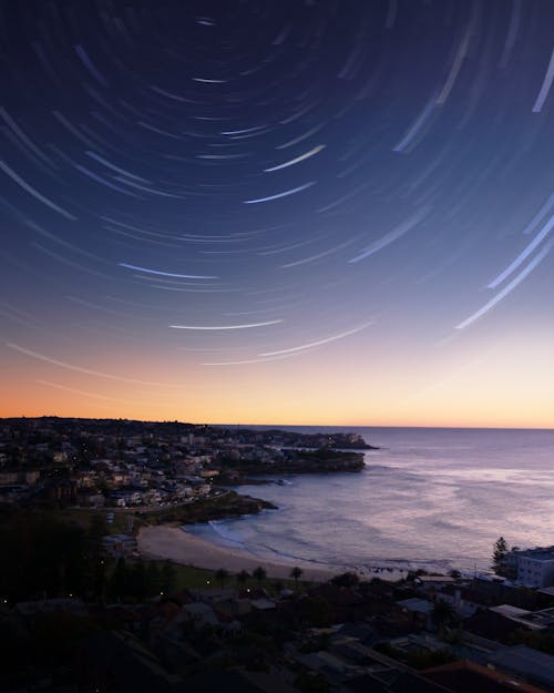 Ilmainen kuvapankkikuva tunnisteilla meri, rannikko, star trails valokuvaus