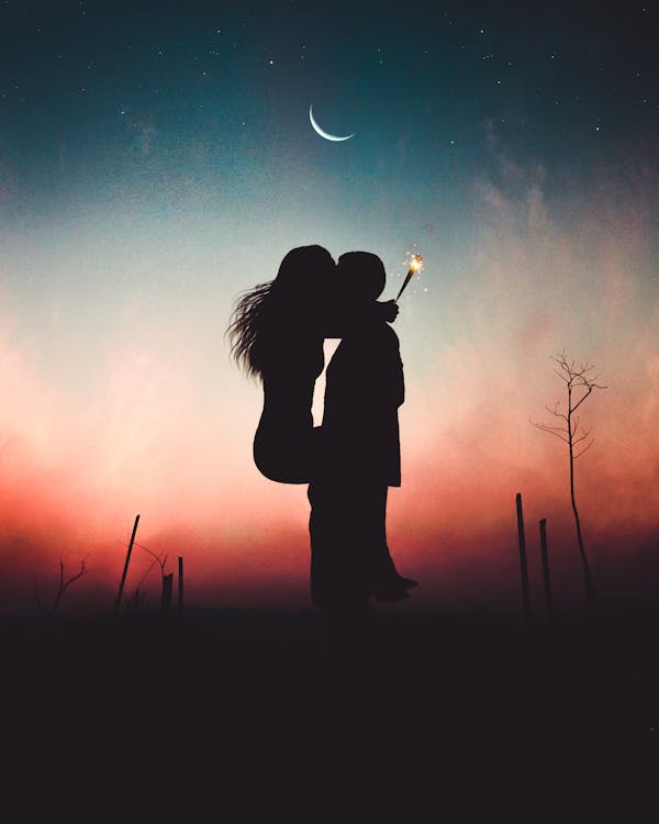 Free Silhouette of Kissing Couple Stock Photo