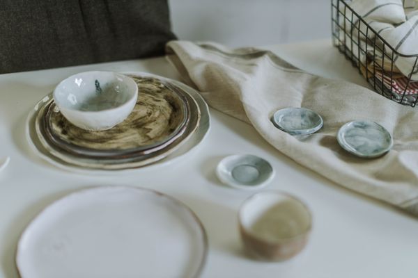Minimalist ceramic tableware on linen, photo by Anastasia Shuraeva on Pexels