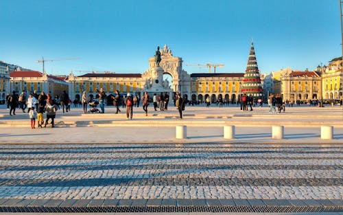 Безкоштовне стокове фото на тему «блакитне небо, будівлі, Лісабон»