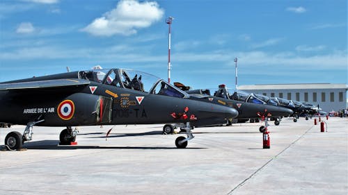 Foto d'estoc gratuïta de aeronaus, aeroport, alfa jet