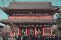 在东京的千藏寺，游客可以在前台看到传统佛教建筑的展示