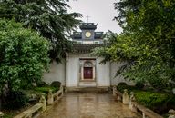 苏州有一座风景如画、绿树成荫的传统中式大门
