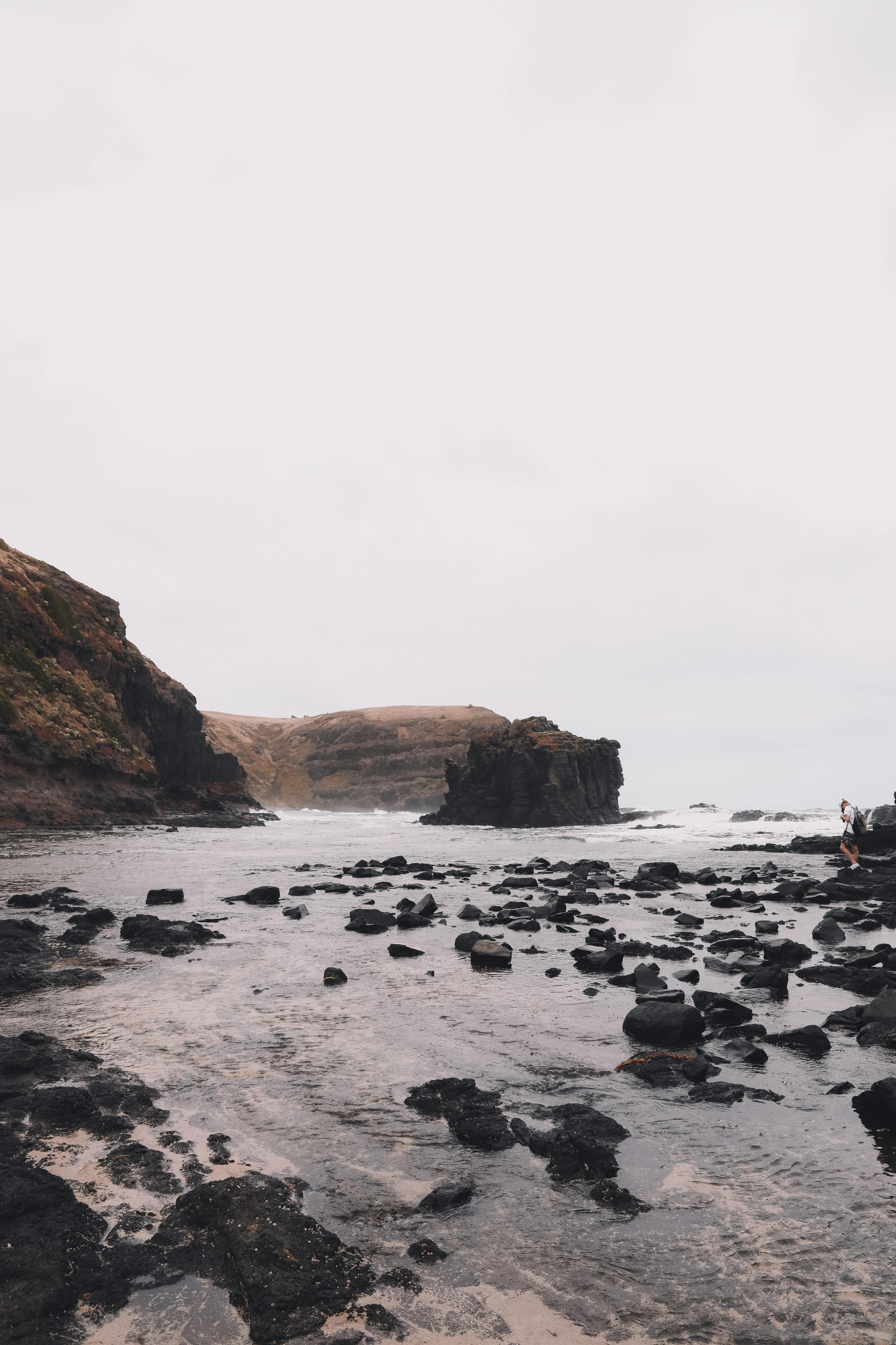 Sharp Rock Formation on the Shore · Free Stock Photo