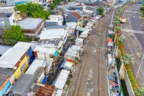 Fotos de stock gratuitas de azoteas, ferrocarril, foto con dron