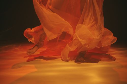 Free Artistic capture of flowing fabric motion underwater creates a dream-like effect. Stock Photo