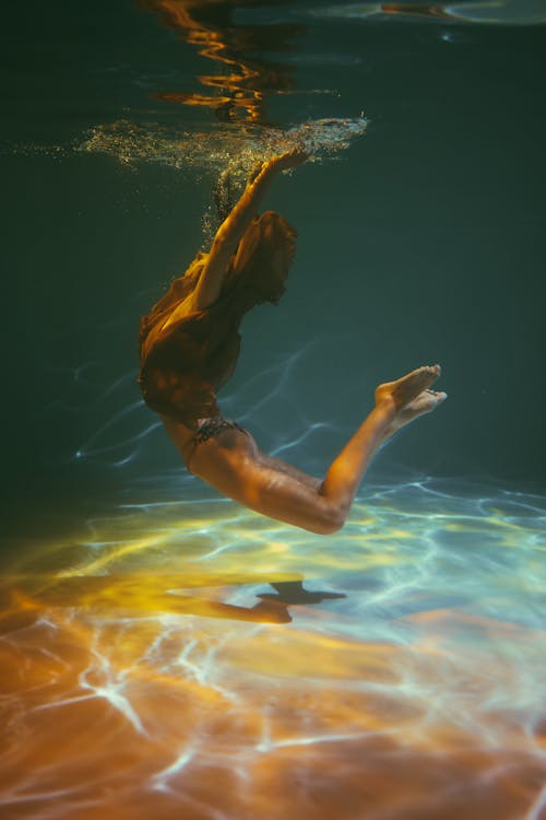 Foto profissional grátis de abstrato, dobrado, embaixo da água