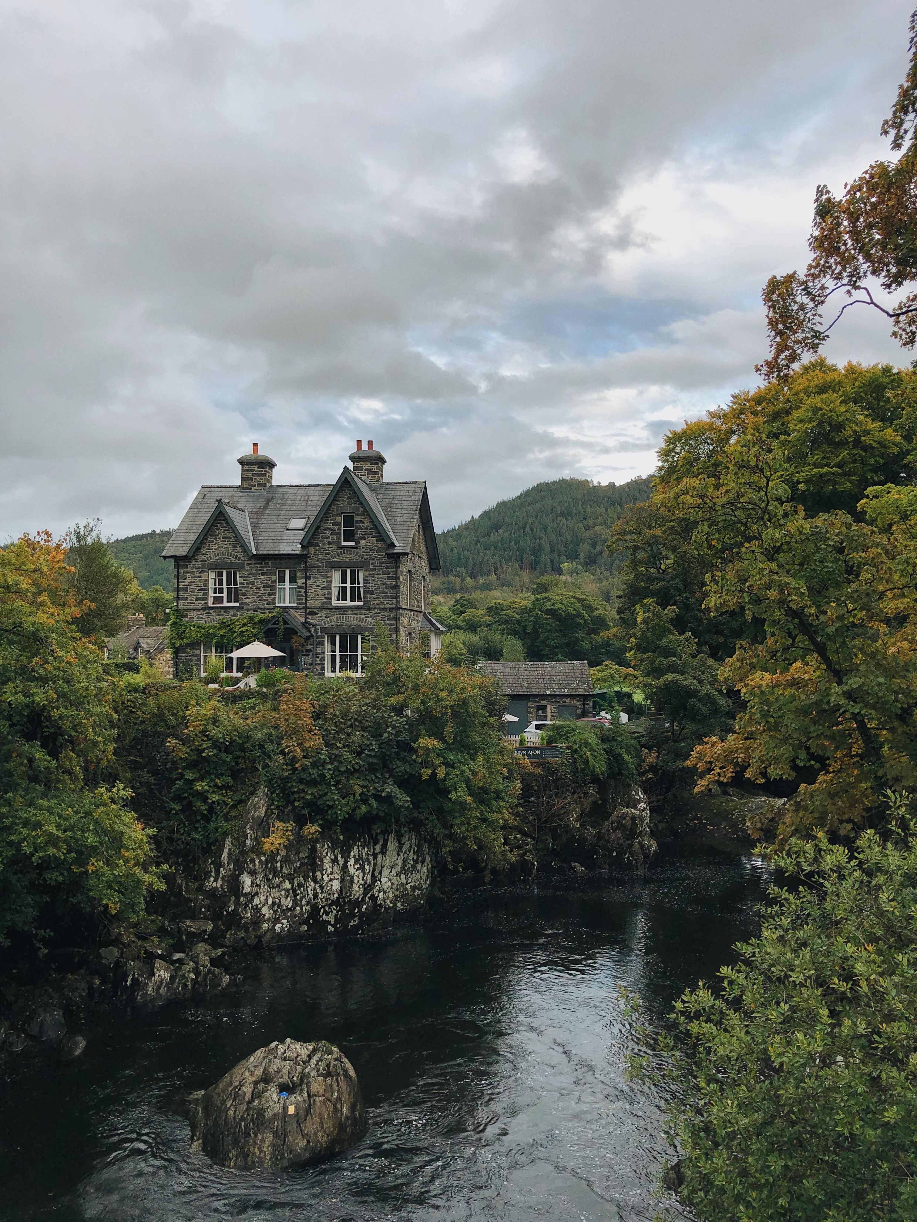 80,000+ Best Country House Photos · 100 Free Download ·
