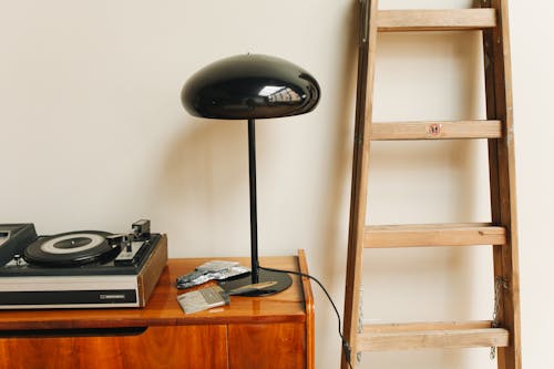 Ingyenes stockfotó asztal, asztali lámpa, fából készült témában