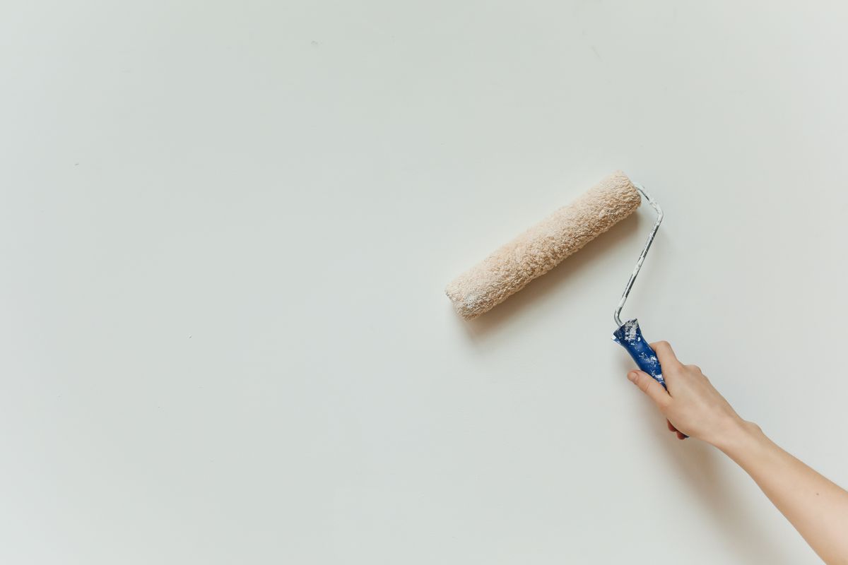 Détail d'une finition peinture posée lors d'une rénovation d'intérieur