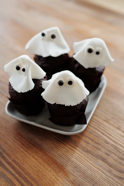 Free Chocolate Cupcakes on White Ceramic Plate Stock Photo