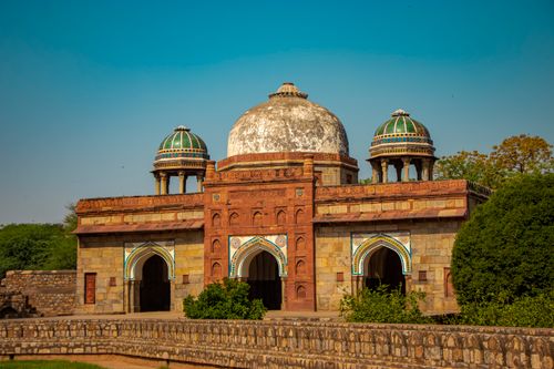 Free Isa Khan's Tomb with intricate architecture under a clear blue sky in Delhi, India. Stock Photo