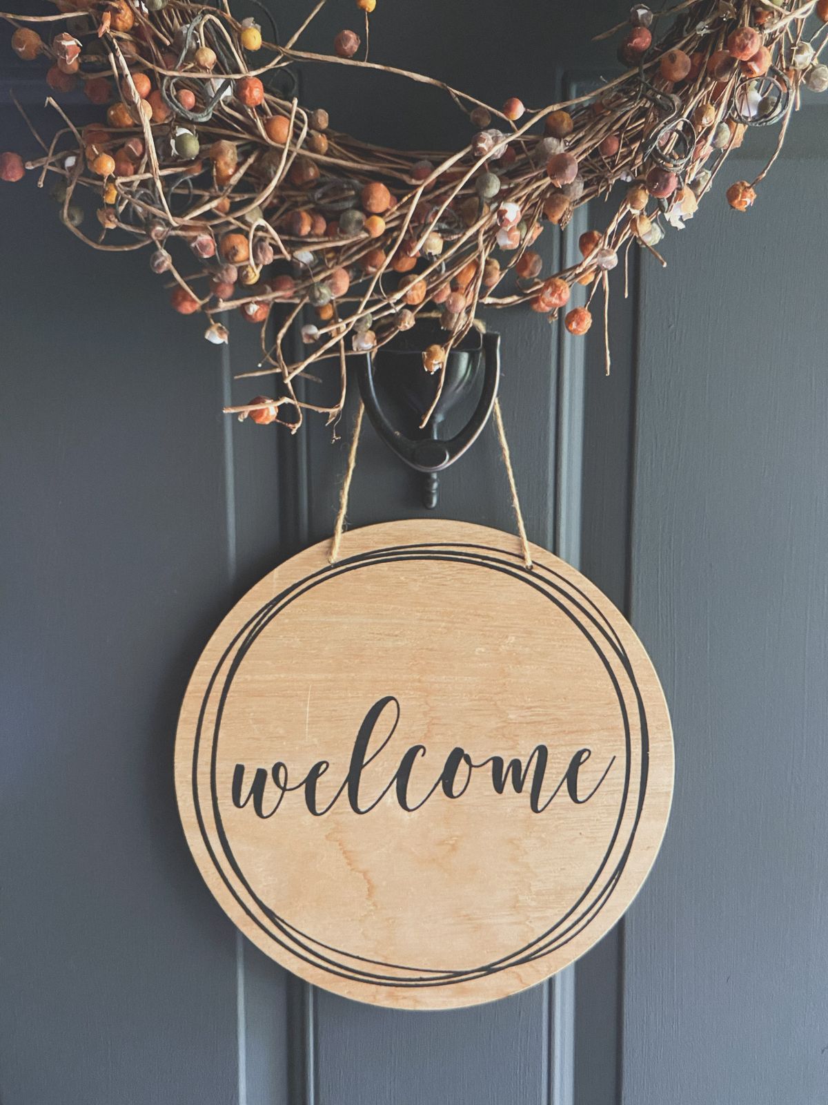 Wooden welcome sign with an autumn wreath