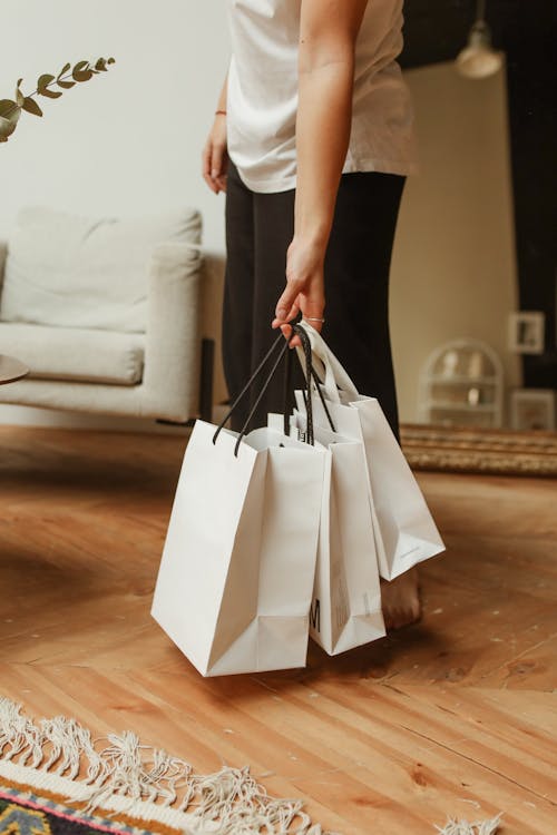 alışveriş çantaları, alışveriş torbaları, ayna içeren Ücretsiz stok fotoğraf