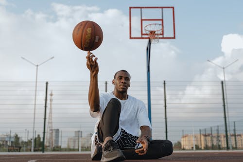 Gratis arkivbilde med afrikansk-amerikansk mann, balansere, basketball