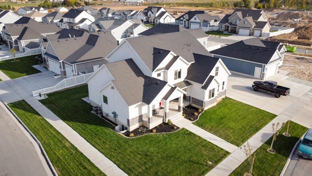 Aerial shot of a residential area in Spanish Fork, Utah showcasing modern homes and manicured lawns.