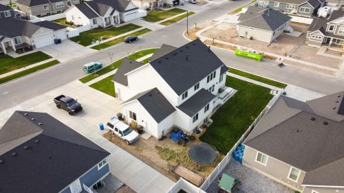 Free Aerial view of a residential neighborhood in Spanish Fork, Utah showcasing modern houses. Stock Photo