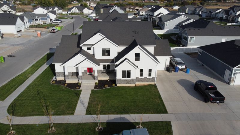 Residential homes in Bell Town neighborhood, Bridgeville PA — residential home with lawn