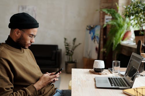 Δωρεάν στοκ φωτογραφιών με designer, freelancer, laptop