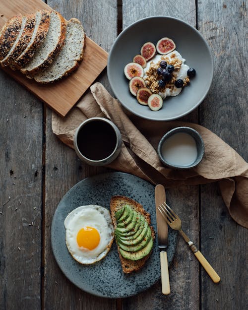 Free Served healthy breakfast on wooden table Stock Photo