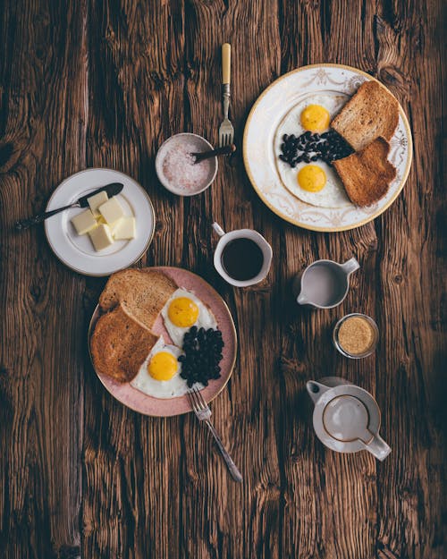 Free Served delicious breakfast on wooden table Stock Photo
