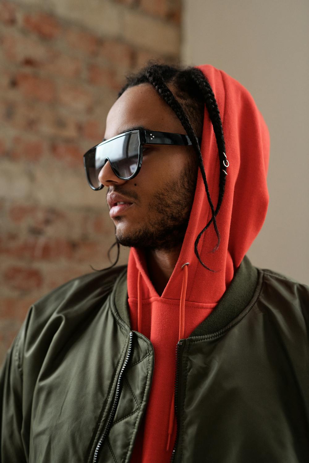 Black rounded sunglasses