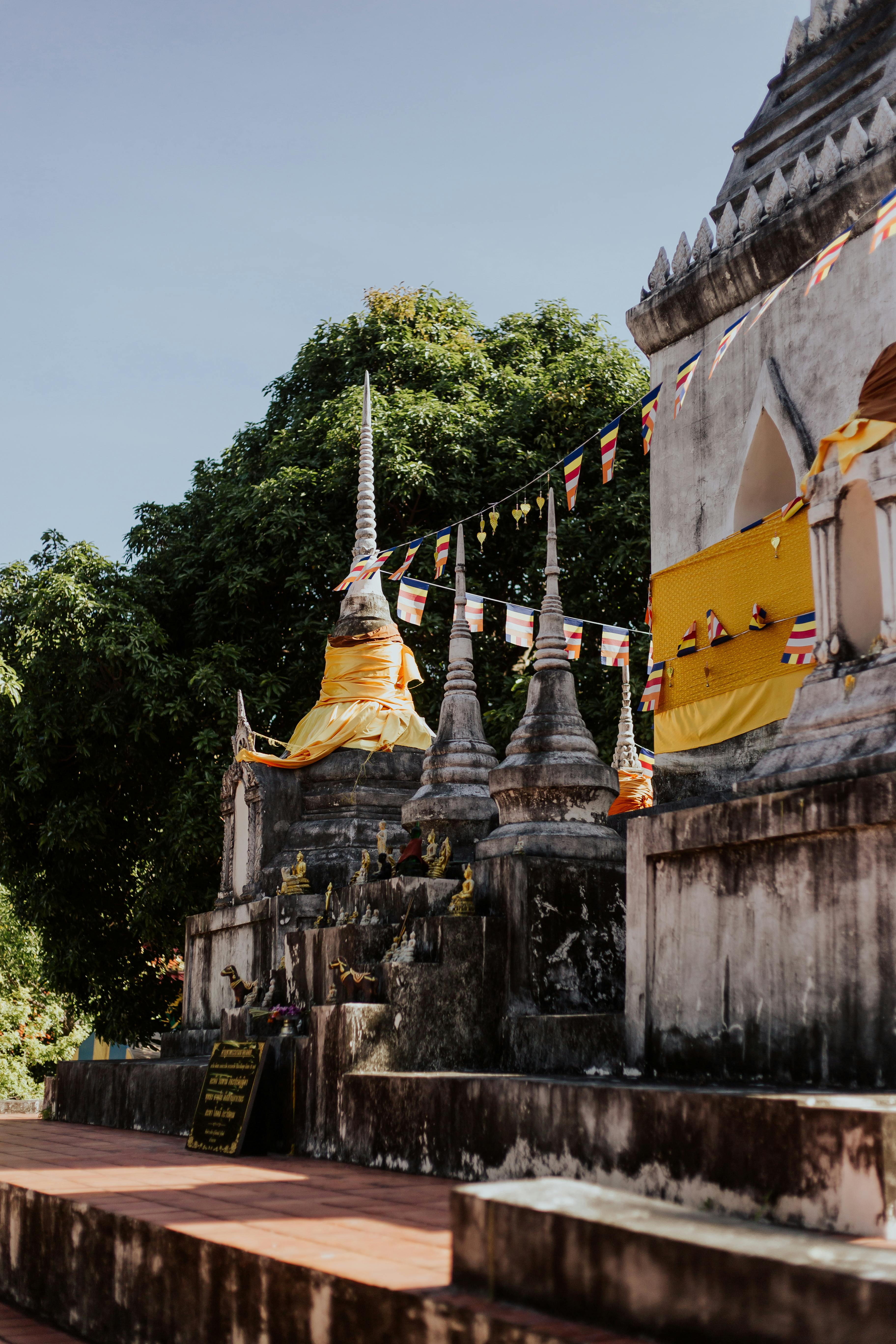 wall of wat thai sarnath temple in varanasi