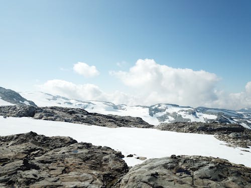 dağlar, kar yağışlı, karla kaplı içeren Ücretsiz stok fotoğraf